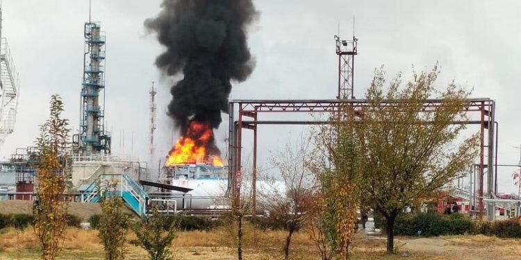 Жамбыл облысында мұнай резервуарлары өртенді