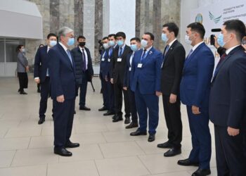 Қасым-Жомарт Тоқаев Президенттік жастар кадр резервінің өкілдерімен кездесті