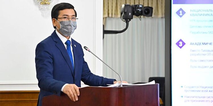 Асхат Аймағамбетов: 2025 жылға қарай стипендия тағы екі есе өседі