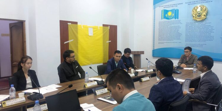 Алматыдағы әлеуметтік шиеленістердің себептері талқыға түсті