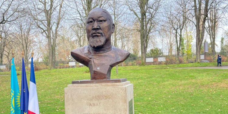 Парижде Абай Құнанбайұлының бюсті ашылды