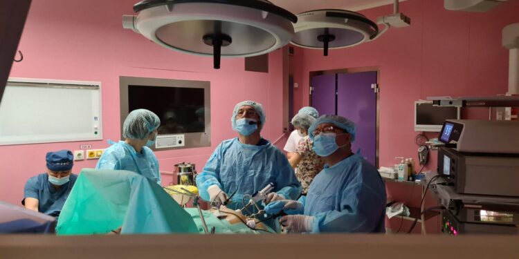 Маңғыстауда семіздікке шалдыққан екі науқасқа ота жасалды