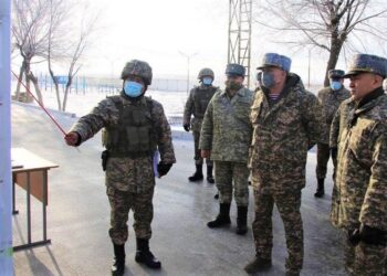 Қорғаныс министрі Алматы және Қапшағай гарнизондарының әскери бөлімдерін тексерді