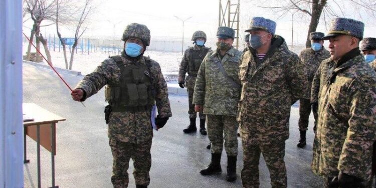Қорғаныс министрі Алматы және Қапшағай гарнизондарының әскери бөлімдерін тексерді