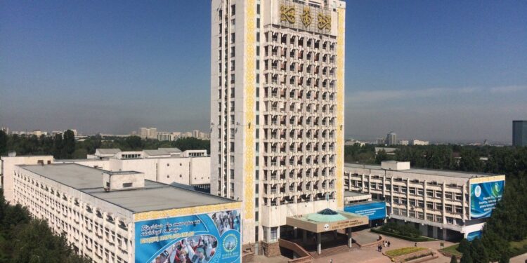 ҚазҰУ-үздіктер қатарында