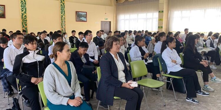 Алматы көпсалалы колледжінде студенттермен кездесу өтті