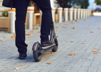 Вес не преграда: на каком самокате кататься людям с высоким весом?