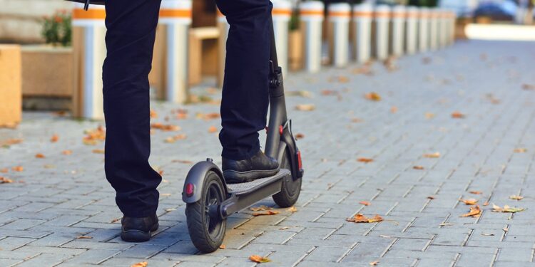 Вес не преграда: на каком самокате кататься людям с высоким весом?