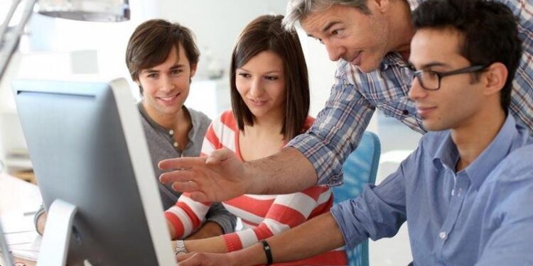 Жұмыс жас талғамайды