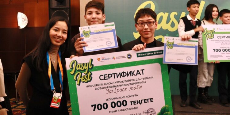 Атыраулық оқушылар экожылыжай салады