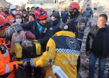 Түркияда үйінді астында 205 сағат жатқан әйел аман қалды