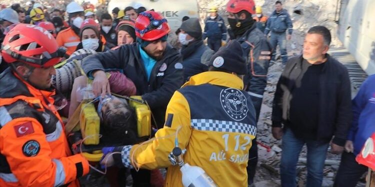 Түркияда үйінді астында 205 сағат жатқан әйел аман қалды