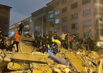 Тоқаев Түркияға шұғыл көмектесуді тапсырды: құтқарушылар мен дәрігерлер аттанады