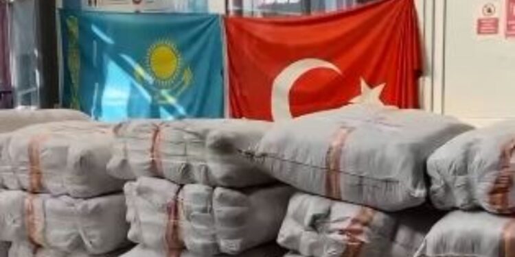 «Күн сөнгенше біргеміз!»: Стамбұлдағы қазақтар 160 мың доллар көмек жинап берді