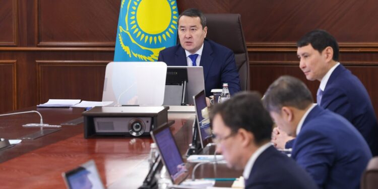 Әлихан Смайылов: Мектепте бейнекамера санын көбейтіп, бақылауды күшейту керек