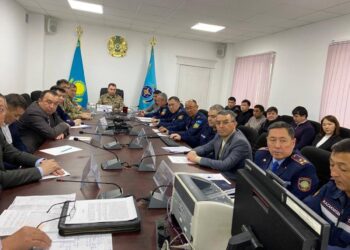 Министр жаңбыр басылған соң Түркістанға барып, жиын өткізді