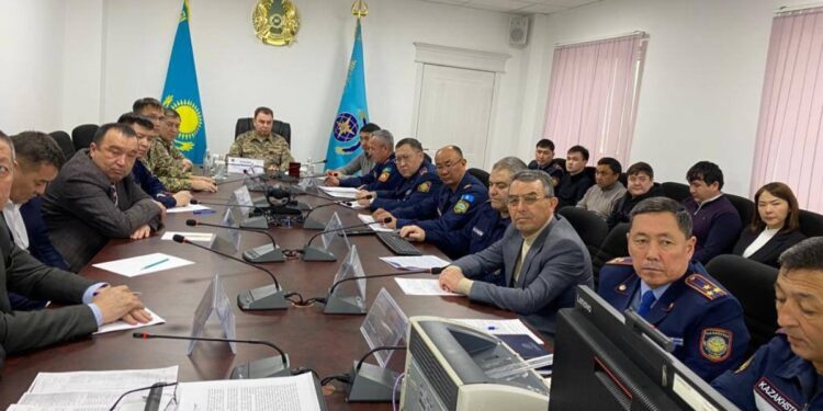 Министр жаңбыр басылған соң Түркістанға барып, жиын өткізді