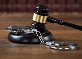 «Бір аулада пәтер жалдап тұрған» – үй иесінің ұлын пышақтаған ер адам сотталды