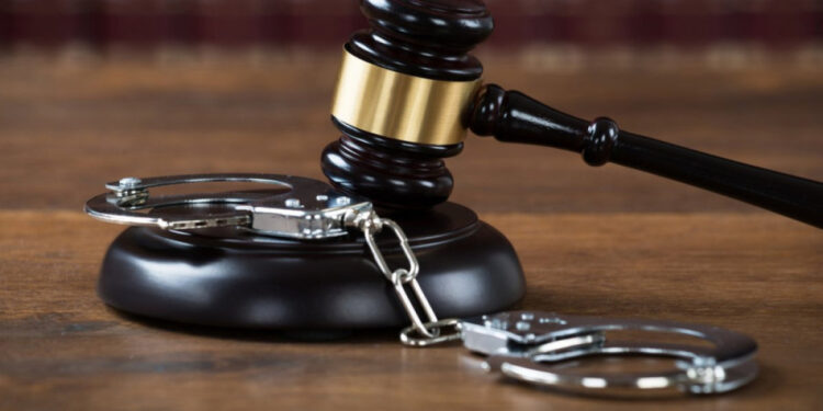 «Бір аулада пәтер жалдап тұрған» – үй иесінің ұлын пышақтаған ер адам сотталды