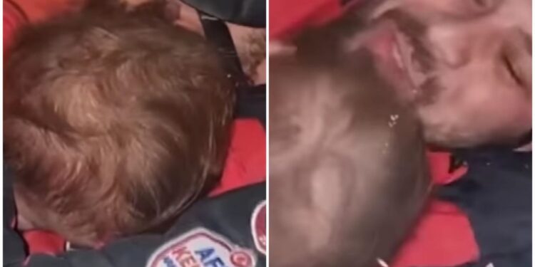 Түркиядағы зілзала: бесікте жатқан сәби 72 сағаттан соң үйіндінің астынан тірі табылды