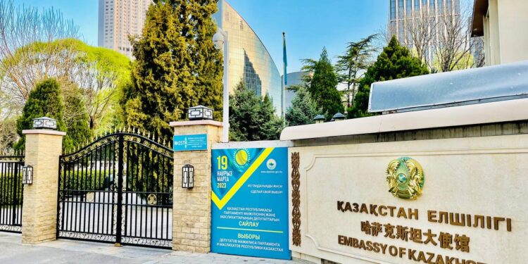 Қытайдағы сайлау учаскелері өз жұмысын аяқтады