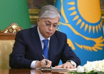 Президент сот жүйесі мен судьялардың мәртебесі туралы заңға қол қойды