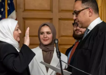 АҚШ-та алғаш рет хиджаб киген әйел судья атанды