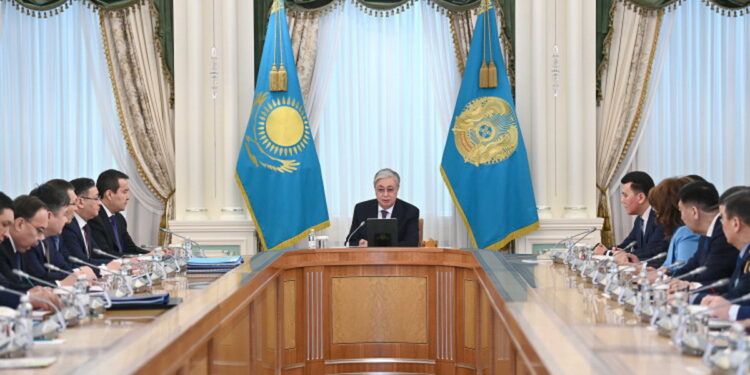 Мемлекет басшысы әкімдермен және мемлекеттік органдардың басшыларымен кеңес өткізді