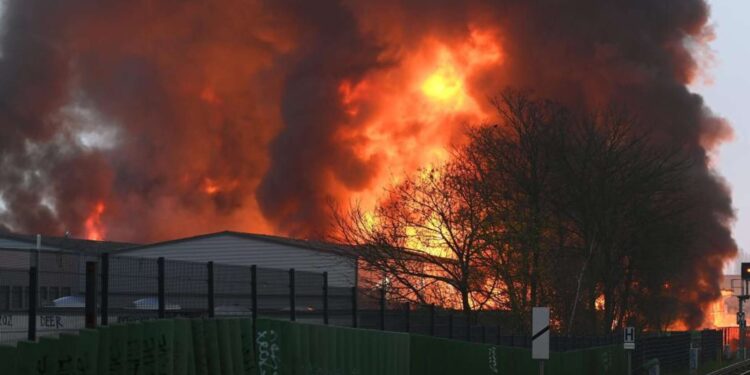 Гамбургте өртке байланысты төтенше жағдай жарияланды