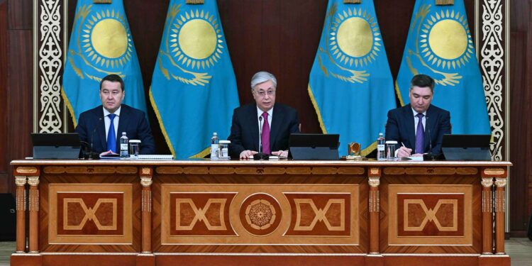 Смаилов рассказал о планах нарастить производство ГСМ в Казахстане