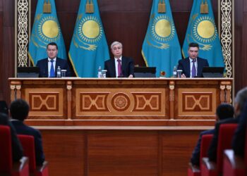 Токаев: Акимы должны ходить пешком