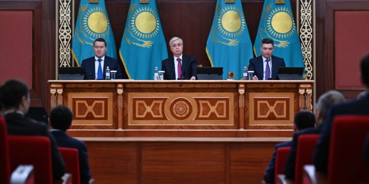 Токаев: Акимы должны ходить пешком