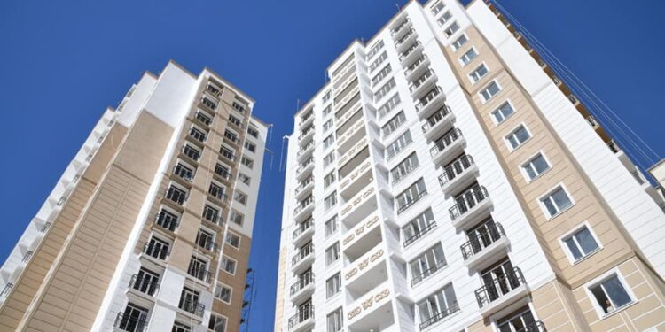 Ресейде 19-қабаттан құлаған ер адам тірі қалды