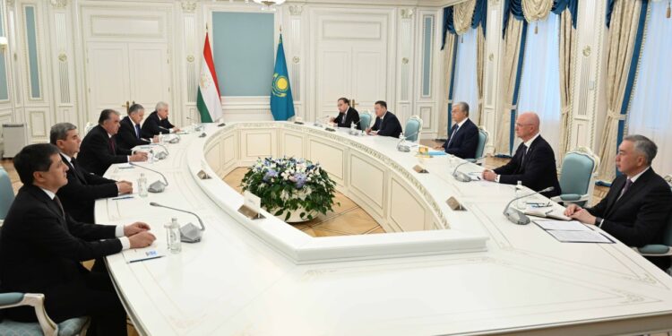 Қазақстан мен Тәжікстан Президенттері шағын құрамда келіссөз жүргізді