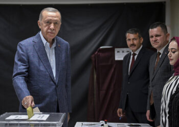 Түркиядағы президент сайлауы: Режеп Тайып Ердоған көш бастап тұр