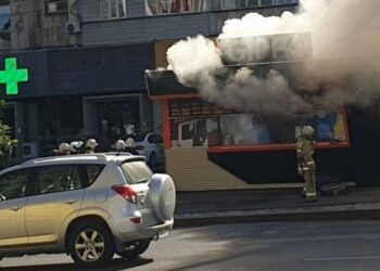 Алматыдағы танымал фастфуд дүкені өртенді