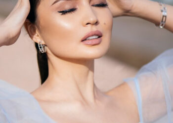 Қайрат пен Жұлдыз тағы жараспай жүр: әншінің жары желіге біртүрлі жазба қалдырды