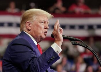 Трамп жыл бойы мерекелік кеш өткізбекші