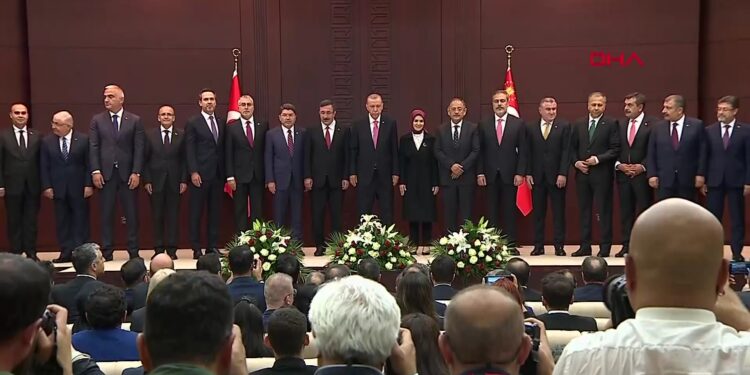 Түркия үкіметінің жаңа құрамы таныстырылды
