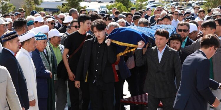 Астанада Құдайберген Айтбаевты ақтық сапарға шығарып салды