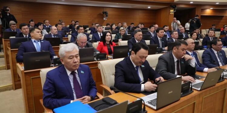 Парламент депутаттары каникулға шықты