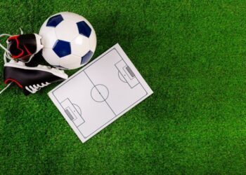 Танымал футбол жаттықтырушысы өмірден озды