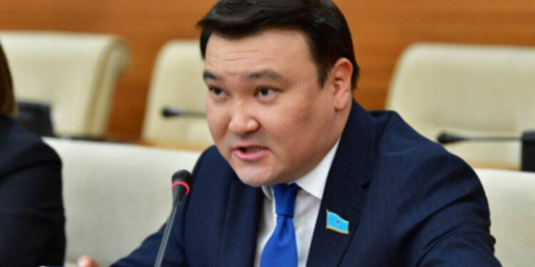 «Сатылған мектеп мәселесі назарда»: депутат өзін қаралағандарға жауап берді