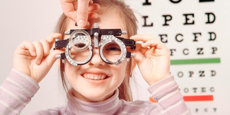 Көзілдірік тағудың пайдасы мен зияны қандай?