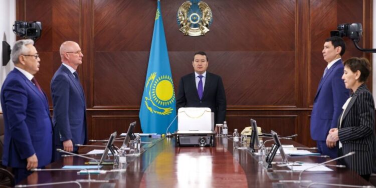 Үкімет отырысы бір минут үнсіздікпен басталды