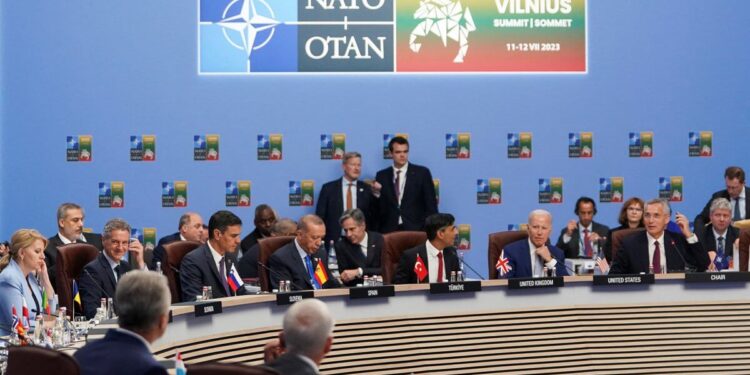 Украинаның НАТО-ға неге кіре алмайтыны түсіндірілді