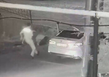 Хромтау тұрғыны өтіп бара жатқан адамға оқ атқан (ВИДЕО)