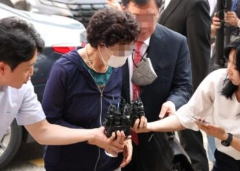 Корея президентінің енесі қомақты қаржы жымқырғаны үшін сотталды