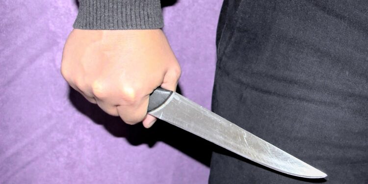 Пассажира автобуса ранили ножом в Алматы