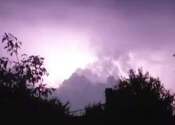 Атыраулықтар аспандағы ерекше құбылыстың куәсі болды